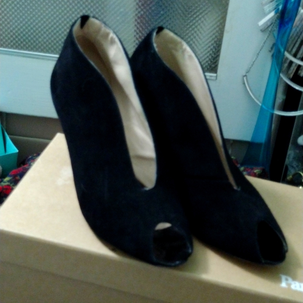 Amalfi by Rangoni peep toe booties
